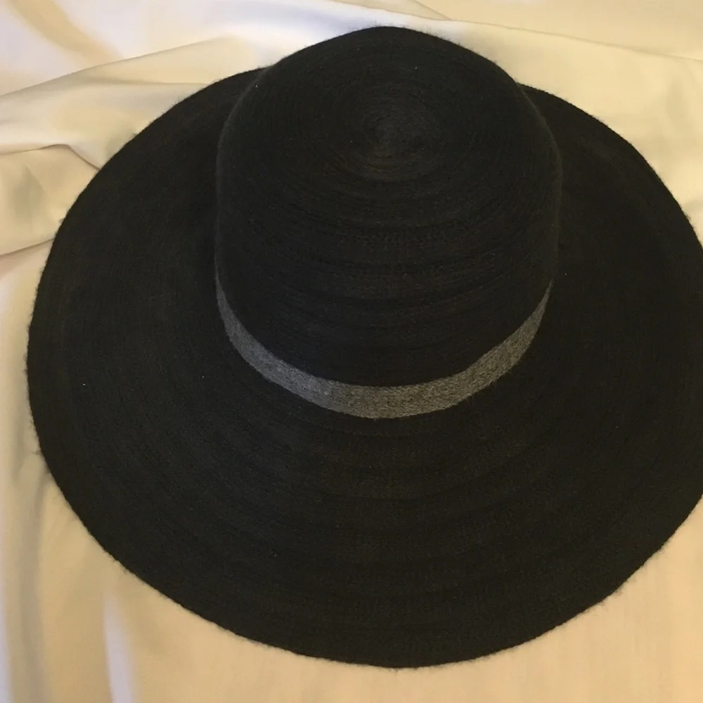 Black Hat With Gray Bow